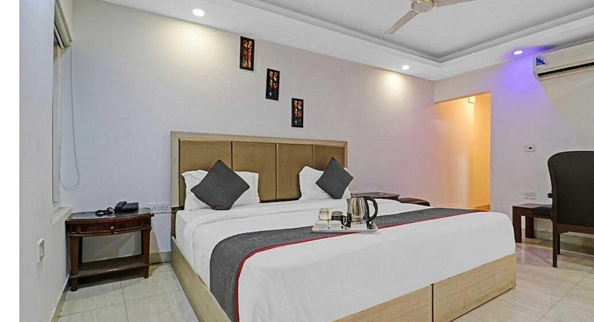 Super Hotel O Mahal Ню Делхи Екстериор снимка