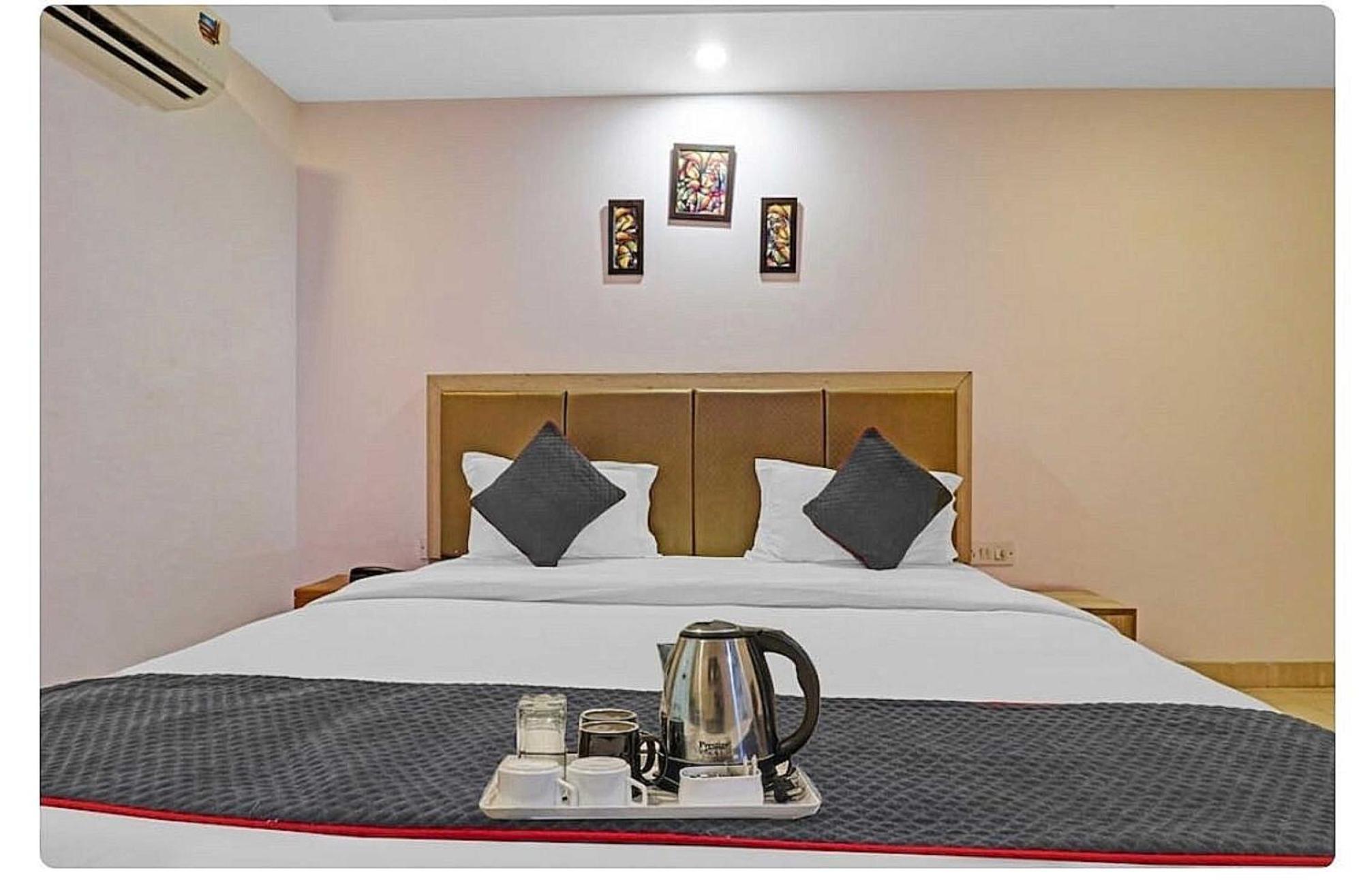 Super Hotel O Mahal Ню Делхи Екстериор снимка